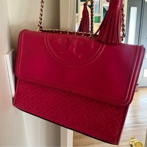 Hot Pink Authentic Tory Burch Genuine Leather shoulder bag. Fleming Style Med